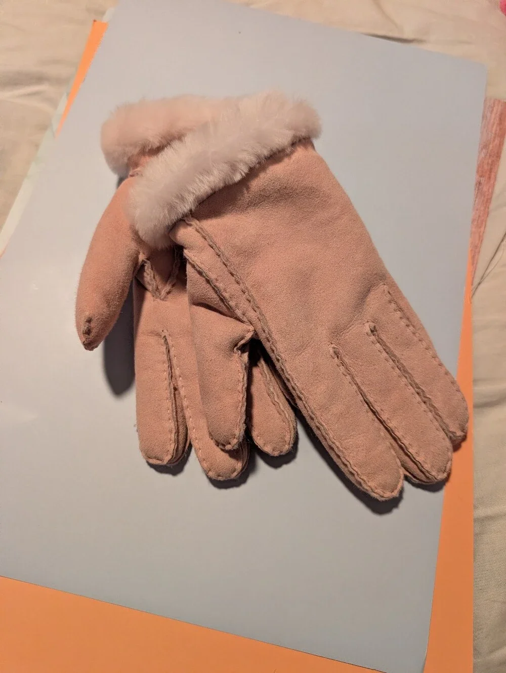 UGG Pink Genuine Shearling Side Vent Womens Gloves Medium Soft Warm Barbiecore